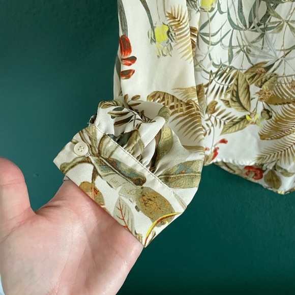 H&M tropical floral sheer button up long sleeve blouse size small - Picture 5 of 8